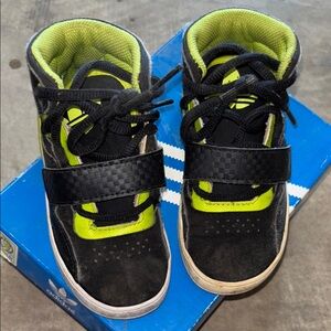 Adidas Kids Black and Green Sneakers
